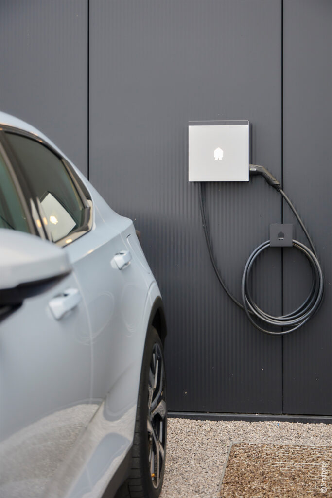 Borne de recharge mural pour véhicule électrique